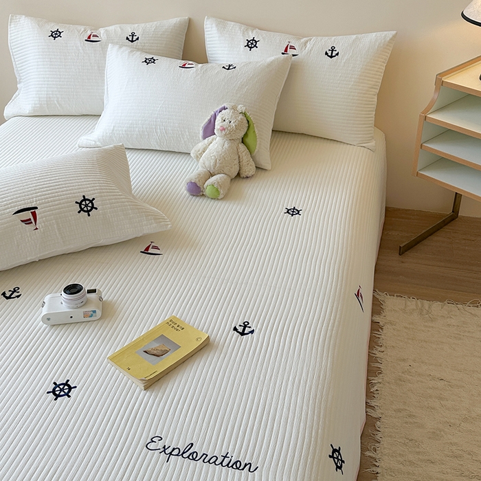 91家纺网 家纺一手货源 找家纺 优悦生活馆 2025新款皱皱纱夹棉刺绣系列床盖 帆船-白