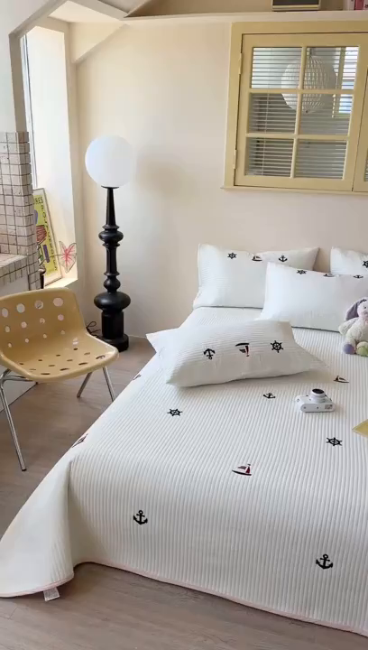 91家纺网 家纺一手货源 找家纺 优悦生活馆 2025新款皱皱纱夹棉刺绣系列床盖 帆船-白