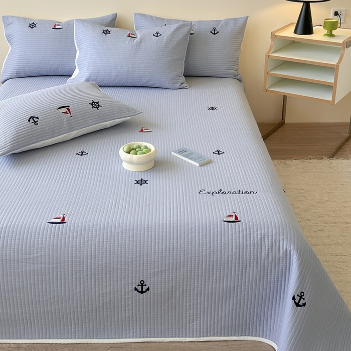 91家纺网 家纺一手货源 找家纺 优悦生活馆 2025新款皱皱纱夹棉刺绣系列床盖 帆船-蓝