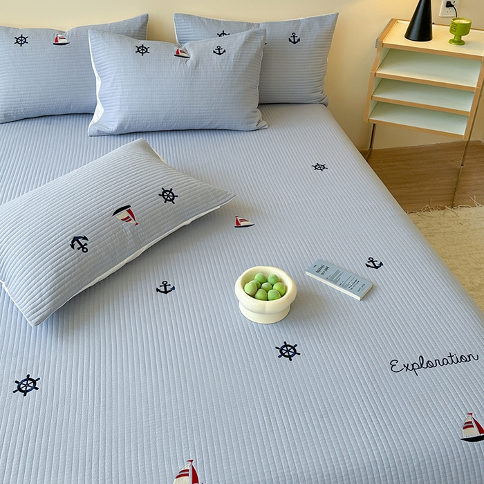 91家纺网 家纺一手货源 找家纺 优悦生活馆 2025新款皱皱纱夹棉刺绣系列床盖 帆船-蓝