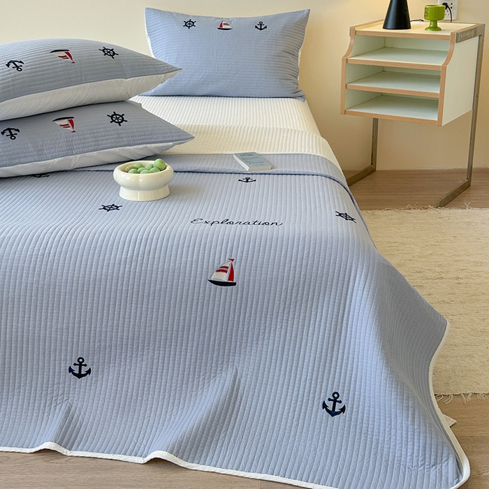 91家纺网 家纺一手货源 找家纺 优悦生活馆 2025新款皱皱纱夹棉刺绣系列床盖 帆船-蓝