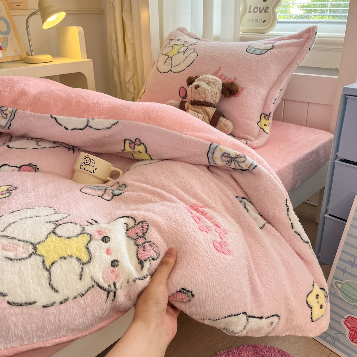 91家纺网 家纺一手货源 找家纺 川悦生活 2025新款雪花绒宿舍床笠款三件套 甜梦小猫