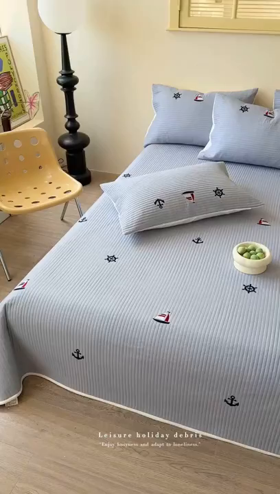 91家纺网 家纺一手货源 找家纺 优悦生活馆 2025新款皱皱纱夹棉刺绣系列床盖 帆船-蓝