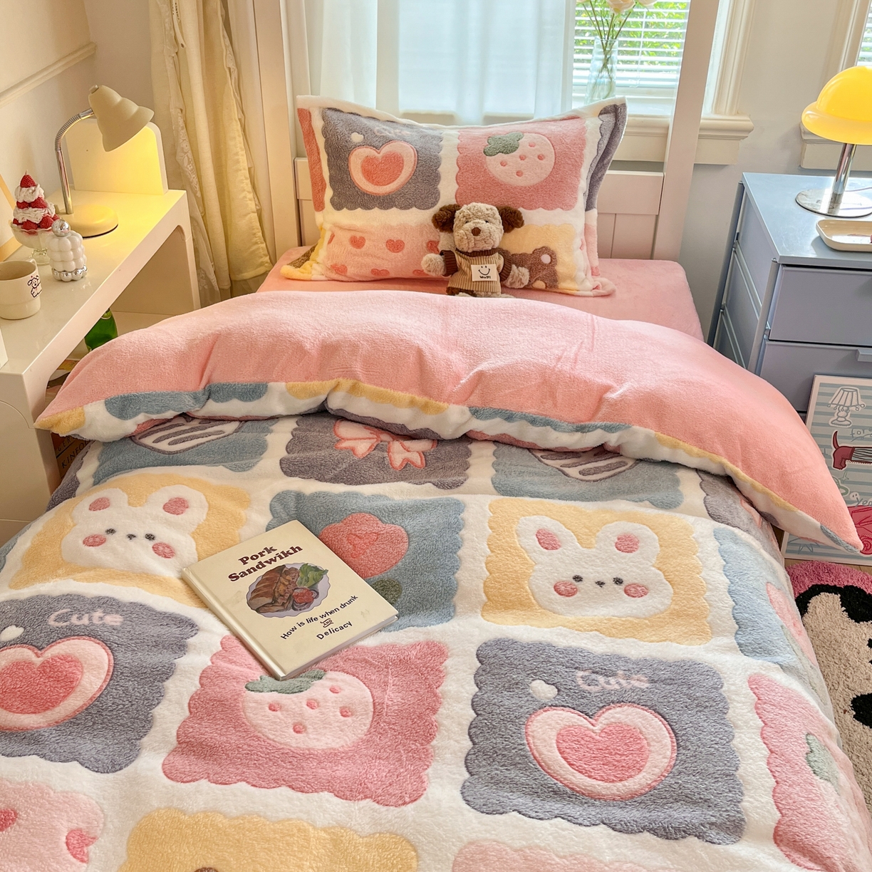 91家纺网 家纺一手货源 找家纺 川悦生活 2025新款雪花绒宿舍床笠款三件套 甜蜜日常粉