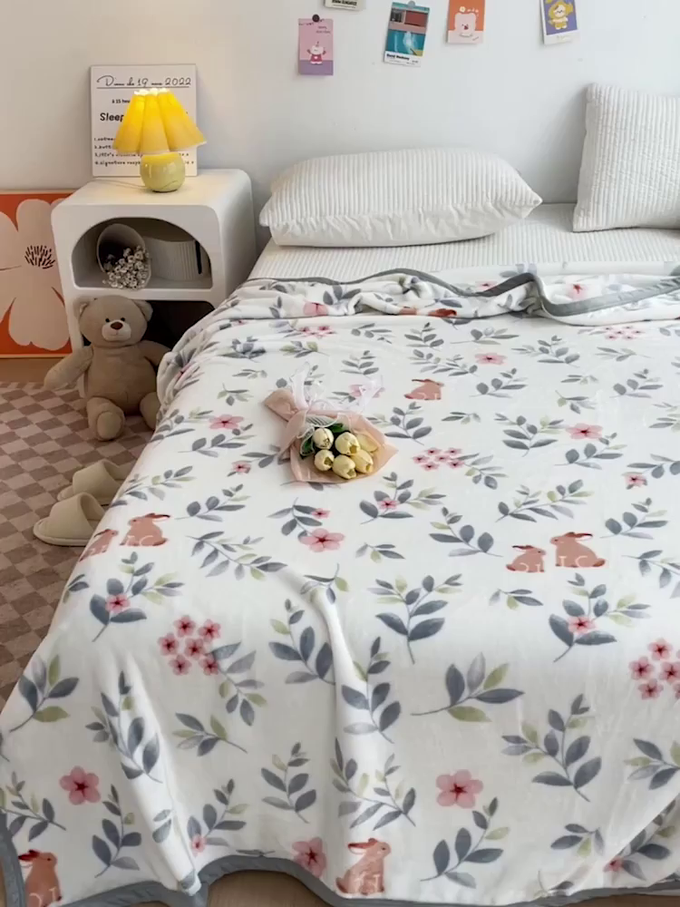 91家纺网 家纺一手货源 找家纺 启发毛毯 2025新款高克重双面牛奶绒盖毯 花花兔