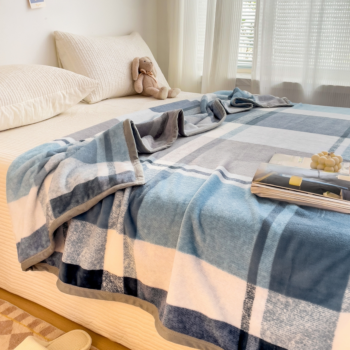 91家纺网 家纺一手货源 找家纺 启发毛毯 2025新款高克重双面牛奶绒盖毯 蓝大格