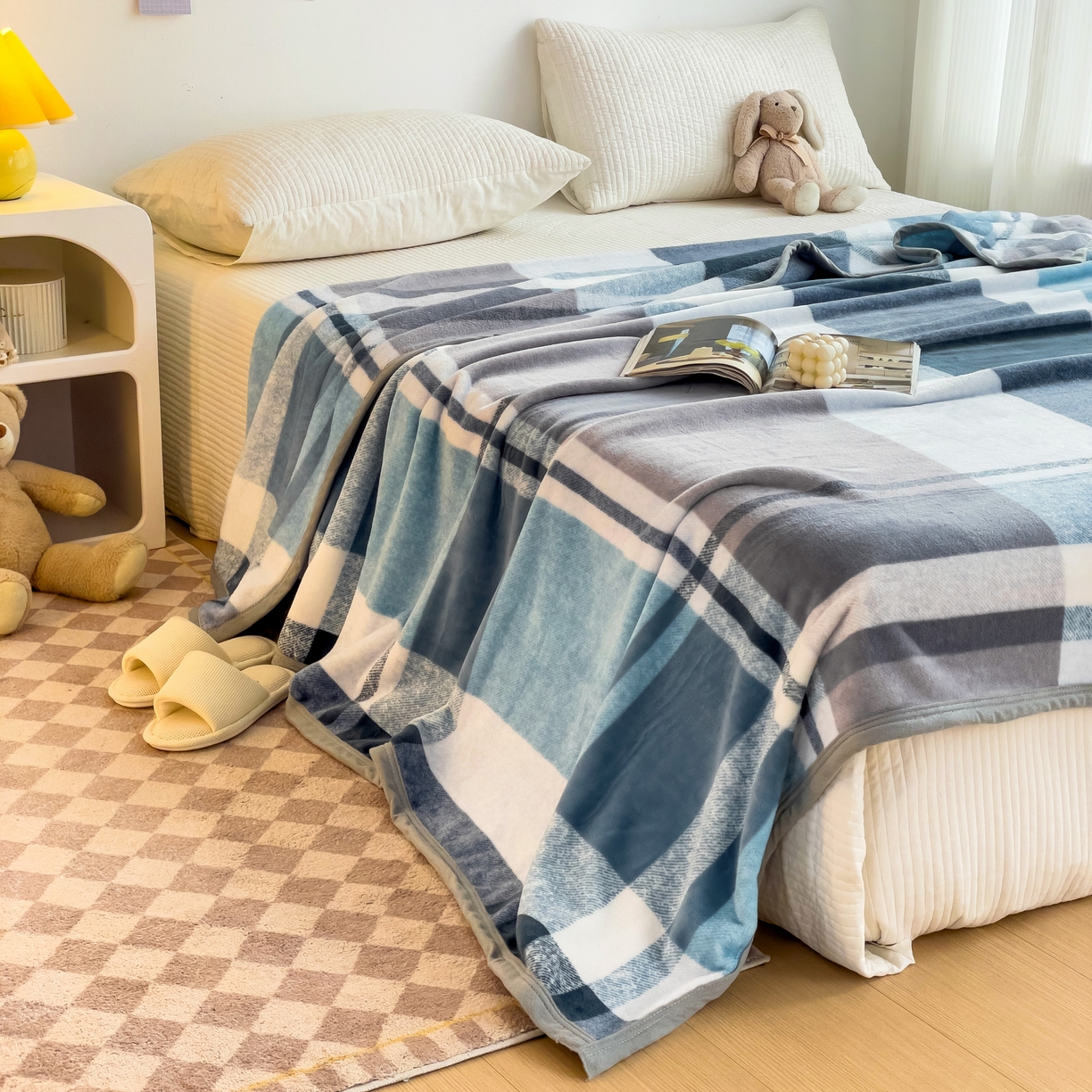 91家纺网 家纺一手货源 找家纺 启发毛毯 2025新款高克重双面牛奶绒盖毯 蓝大格