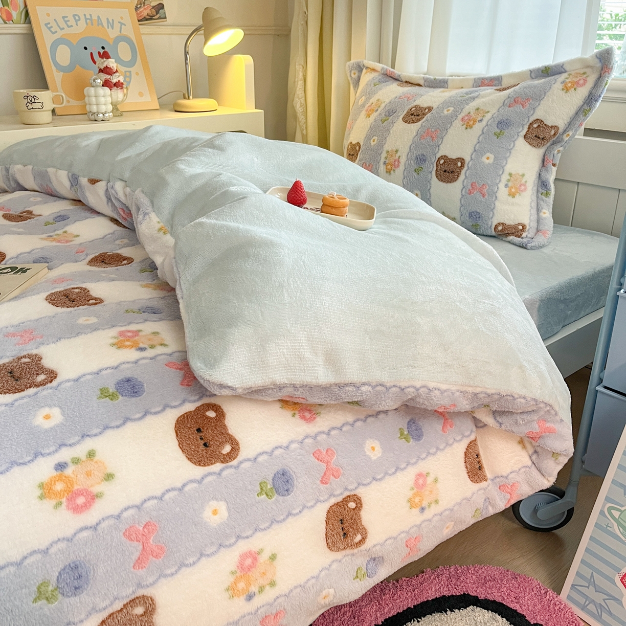 91家纺网 家纺一手货源 找家纺 川悦生活 2025新款雪花绒宿舍床笠款三件套 小熊花园