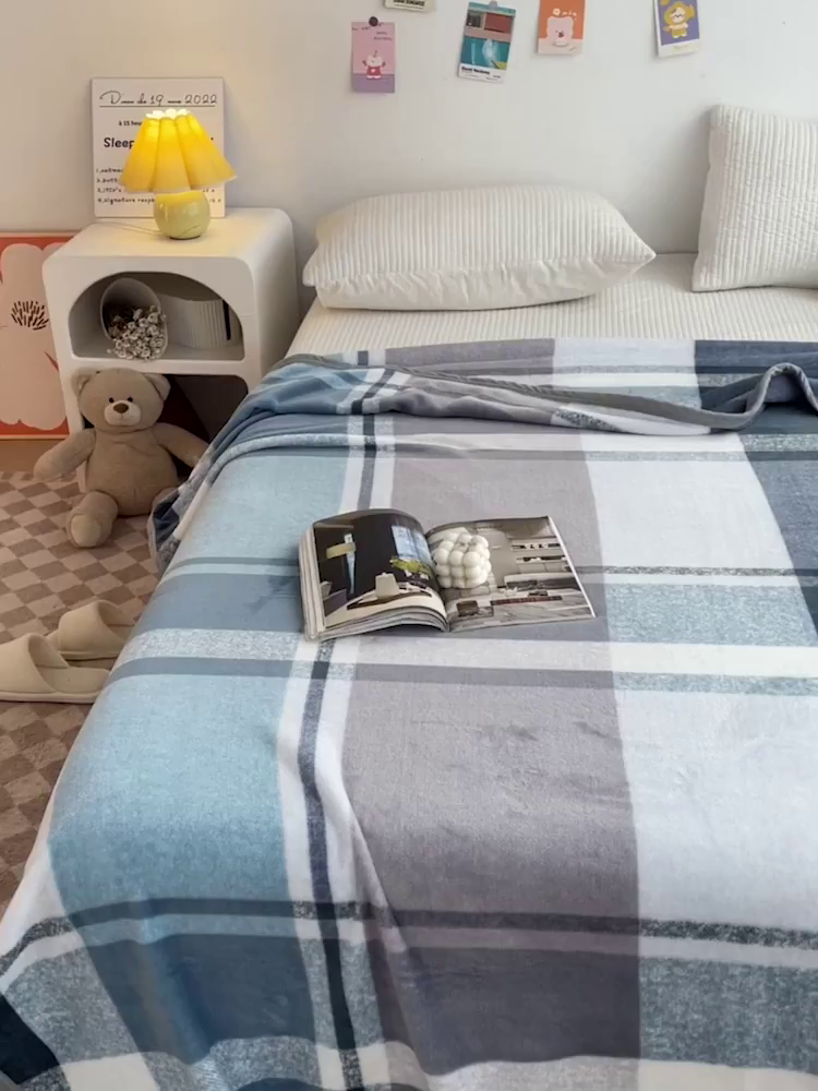 91家纺网 家纺一手货源 找家纺 启发毛毯 2025新款高克重双面牛奶绒盖毯 蓝大格