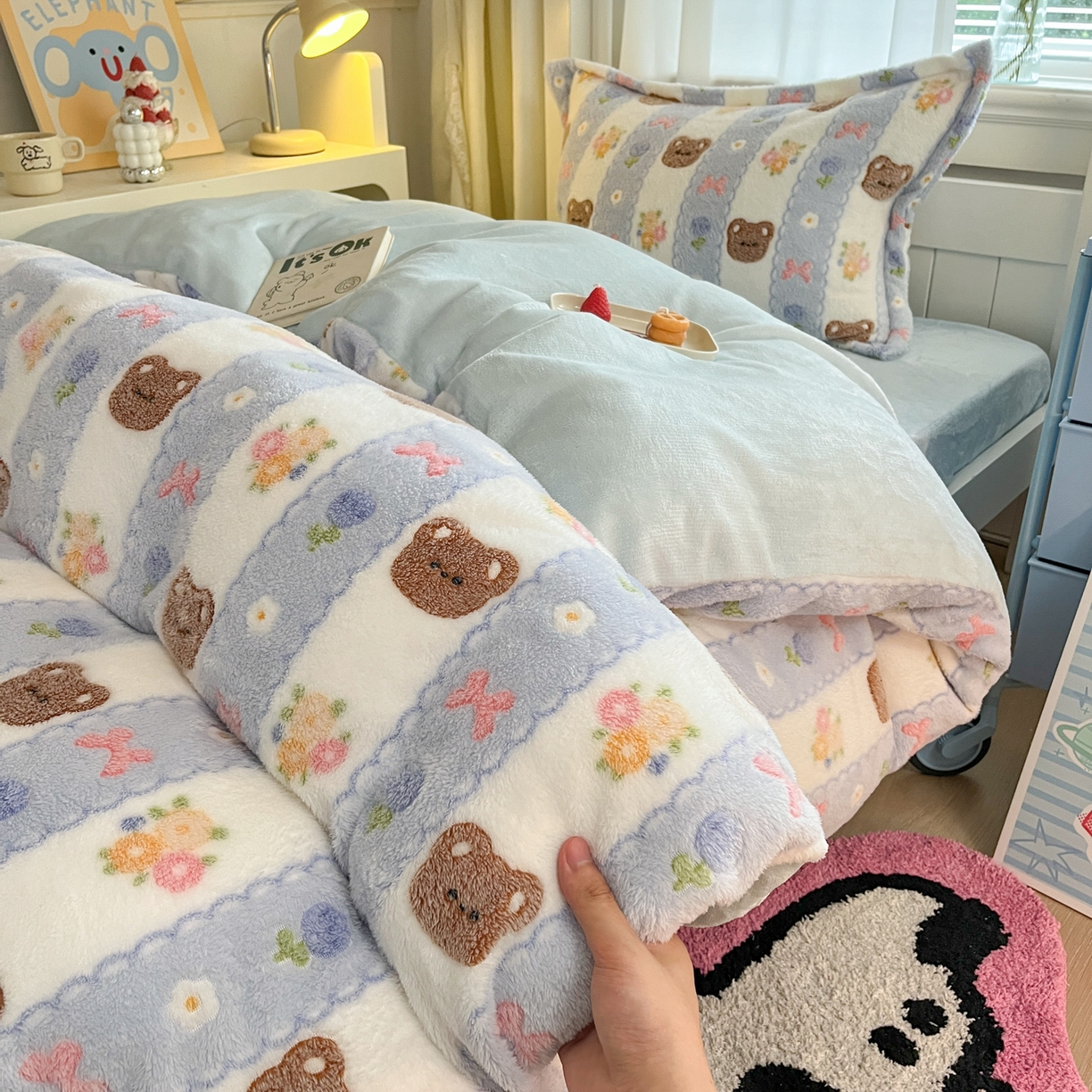 91家纺网 家纺一手货源 找家纺 川悦生活 2025新款雪花绒宿舍床笠款三件套 小熊花园