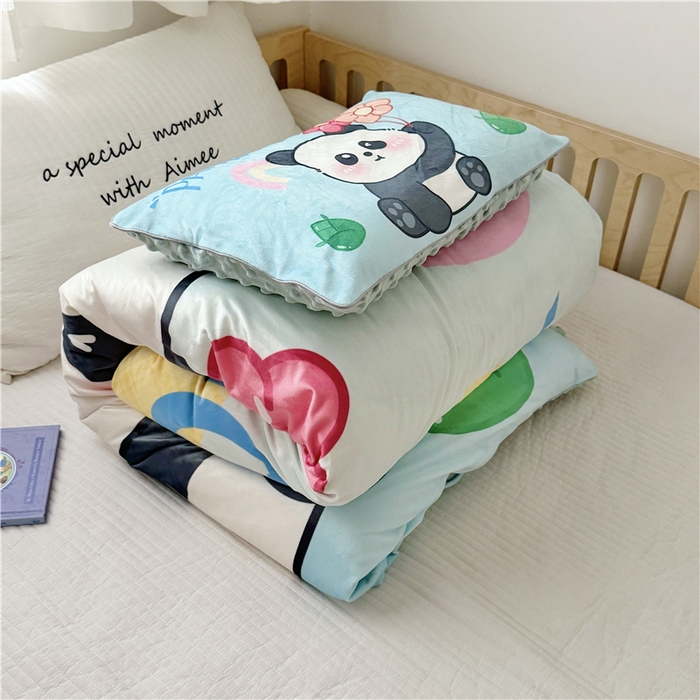 91家纺网 家纺一手货源 找家纺 萌宝家纺 2025新款幼儿园大版豆豆绒三件套婴儿绒六件套 气球熊猫