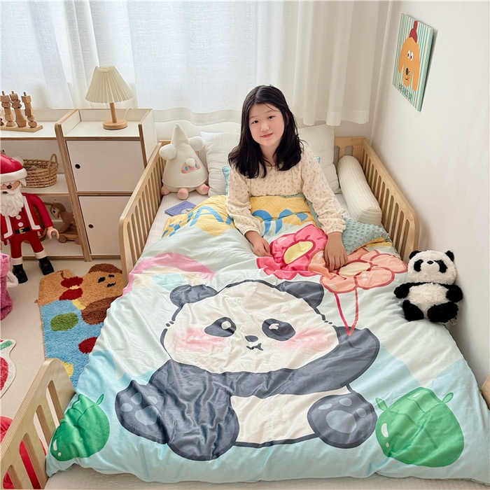 91家纺网 家纺一手货源 找家纺 萌宝家纺 2025新款幼儿园大版豆豆绒三件套婴儿绒六件套 气球熊猫