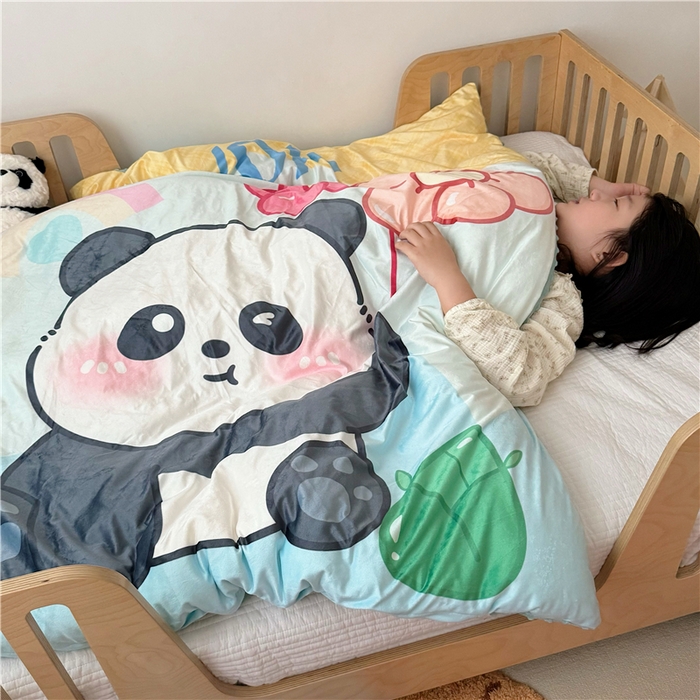 91家纺网 家纺一手货源 找家纺 萌宝家纺 2025新款幼儿园大版豆豆绒三件套婴儿绒六件套 气球熊猫