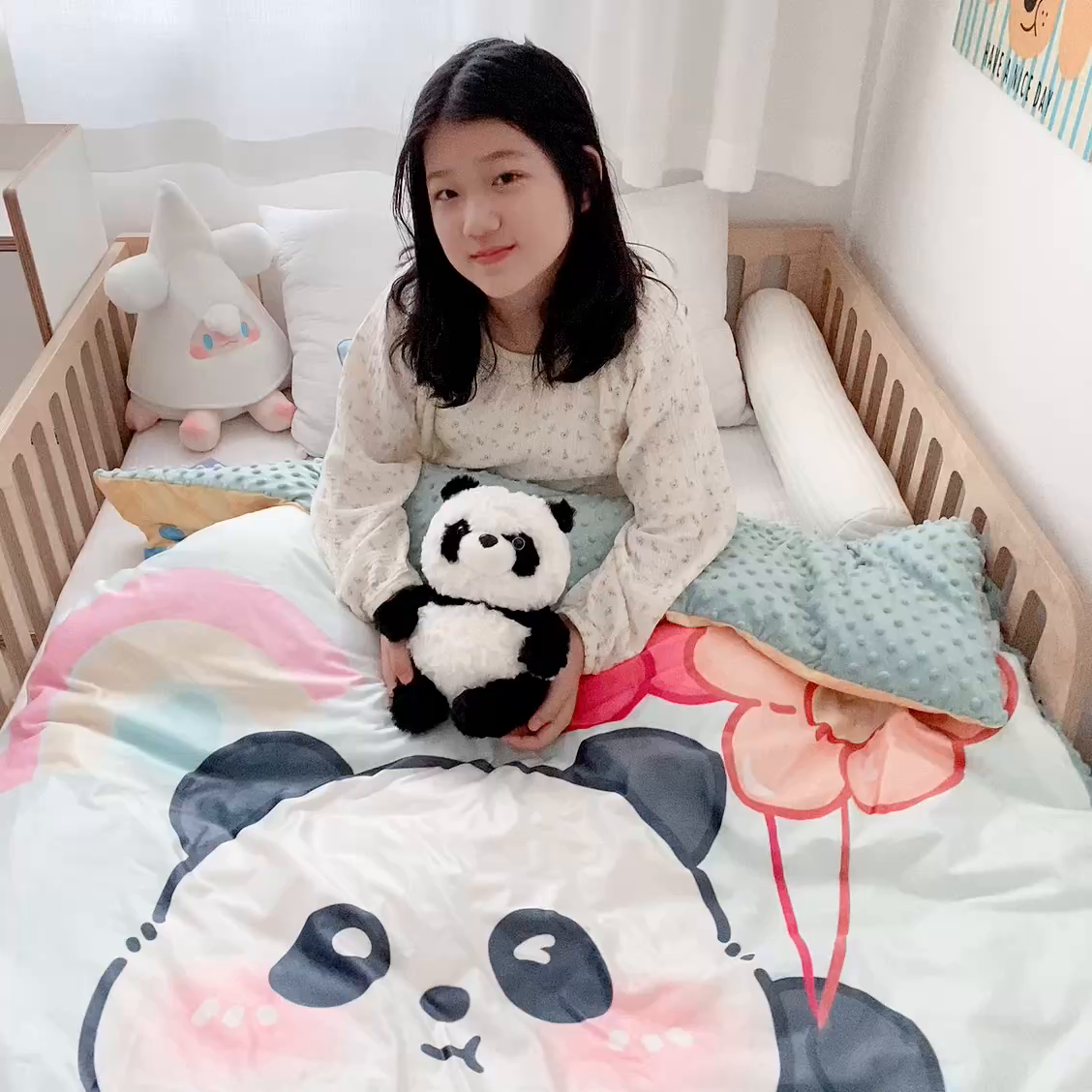 91家纺网 家纺一手货源 找家纺 萌宝家纺 2025新款幼儿园大版豆豆绒三件套婴儿绒六件套 气球熊猫