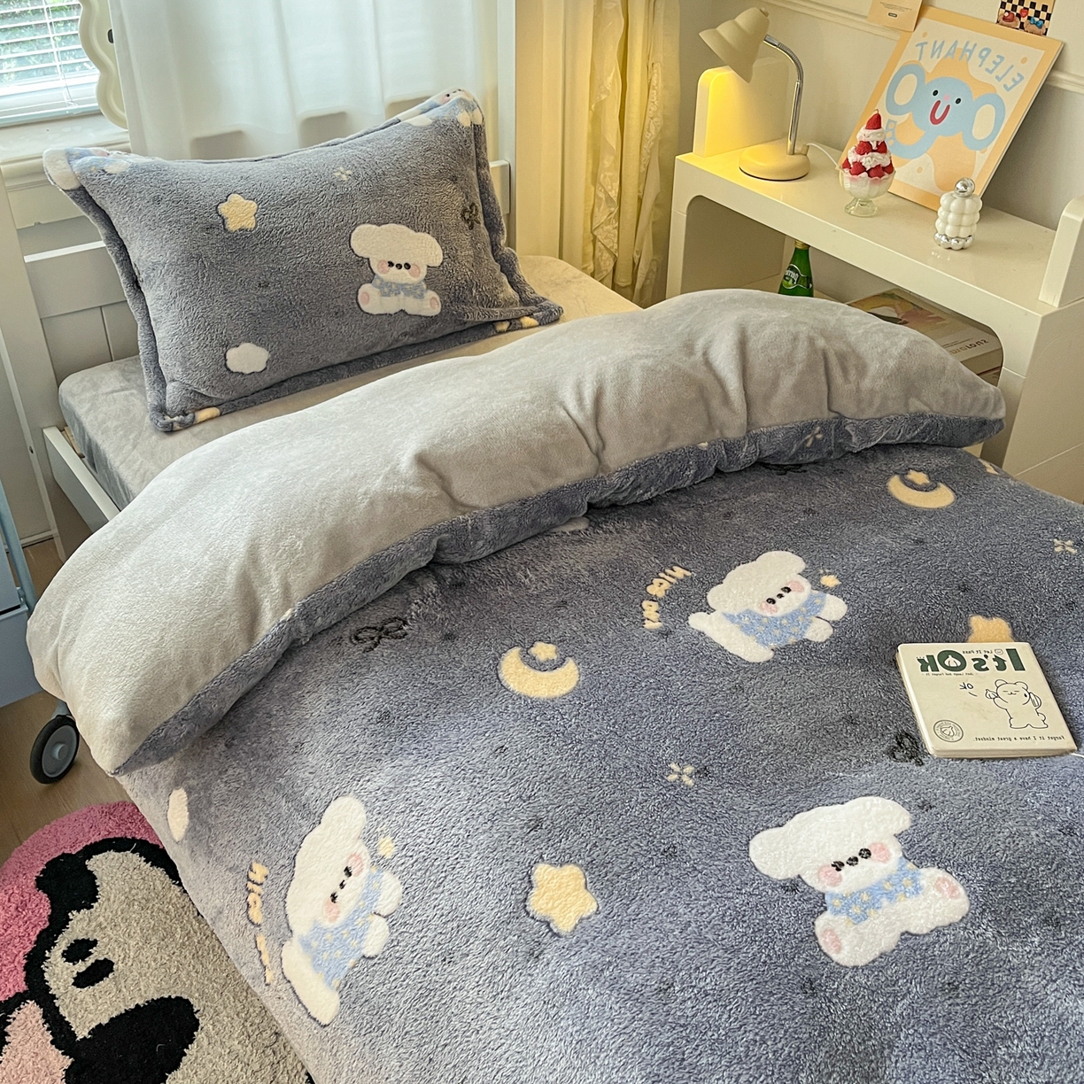 91家纺网 家纺一手货源 找家纺 川悦生活 2025新款雪花绒宿舍床笠款三件套 星月小狗-灰