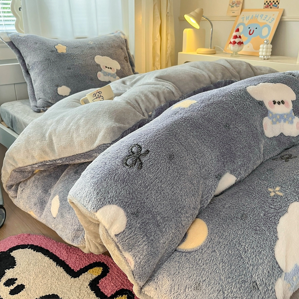 91家纺网 家纺一手货源 找家纺 川悦生活 2025新款雪花绒宿舍床笠款三件套 星月小狗-灰