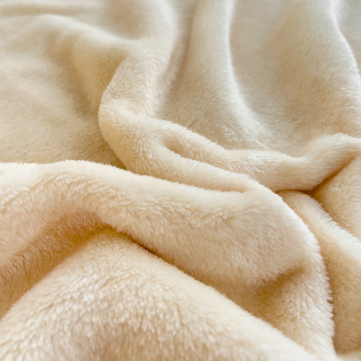 91家纺网 家纺一手货源 找家纺 启发毛毯 2025新款高克重双面牛奶绒盖毯 米白