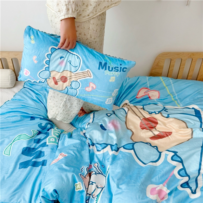 91家纺网 家纺一手货源 找家纺 萌宝家纺 2025新款幼儿园大版豆豆绒三件套婴儿绒六件套 音乐恐龙