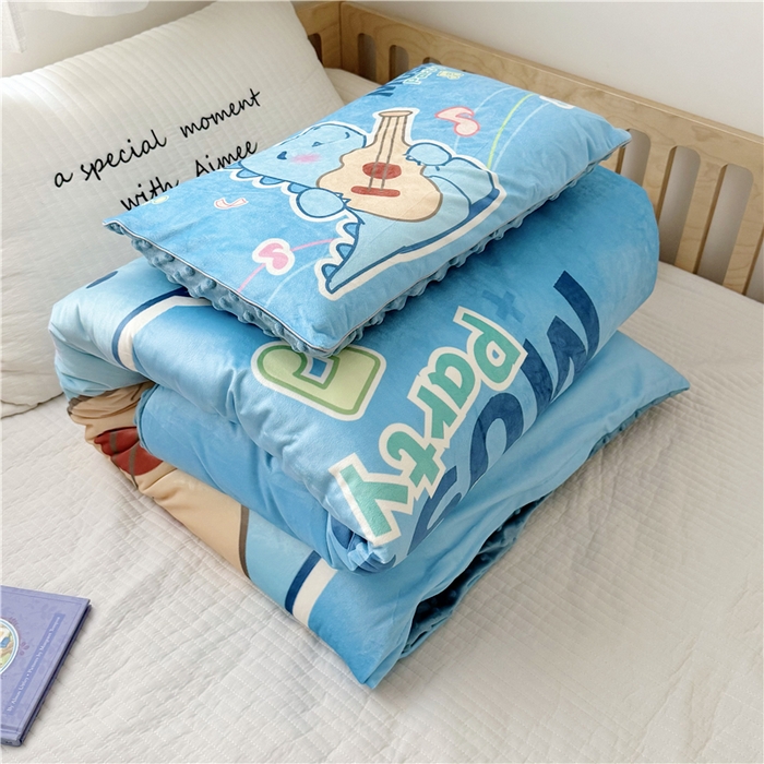 91家纺网 家纺一手货源 找家纺 萌宝家纺 2025新款幼儿园大版豆豆绒三件套婴儿绒六件套 音乐恐龙