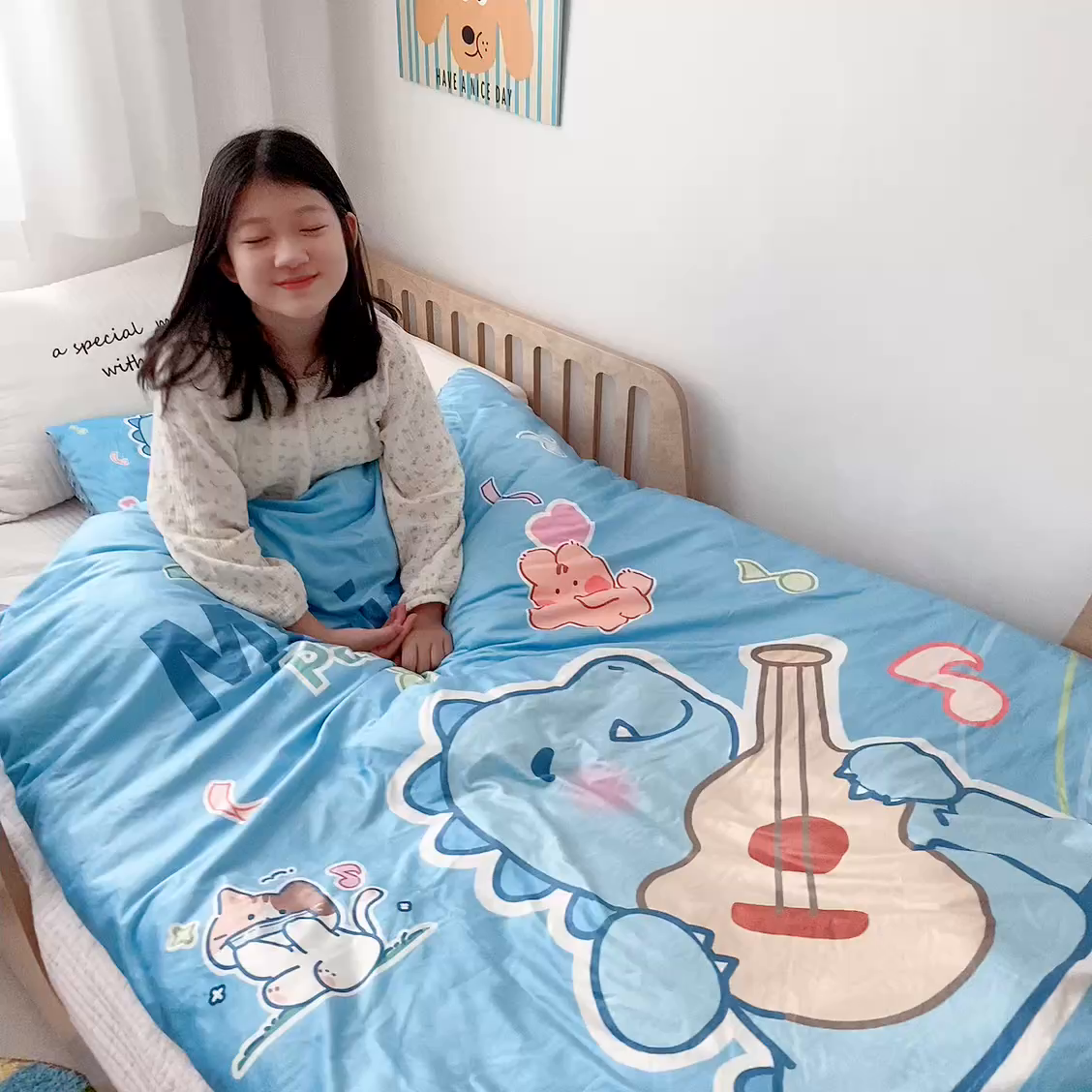 91家纺网 家纺一手货源 找家纺 萌宝家纺 2025新款幼儿园大版豆豆绒三件套婴儿绒六件套 音乐恐龙