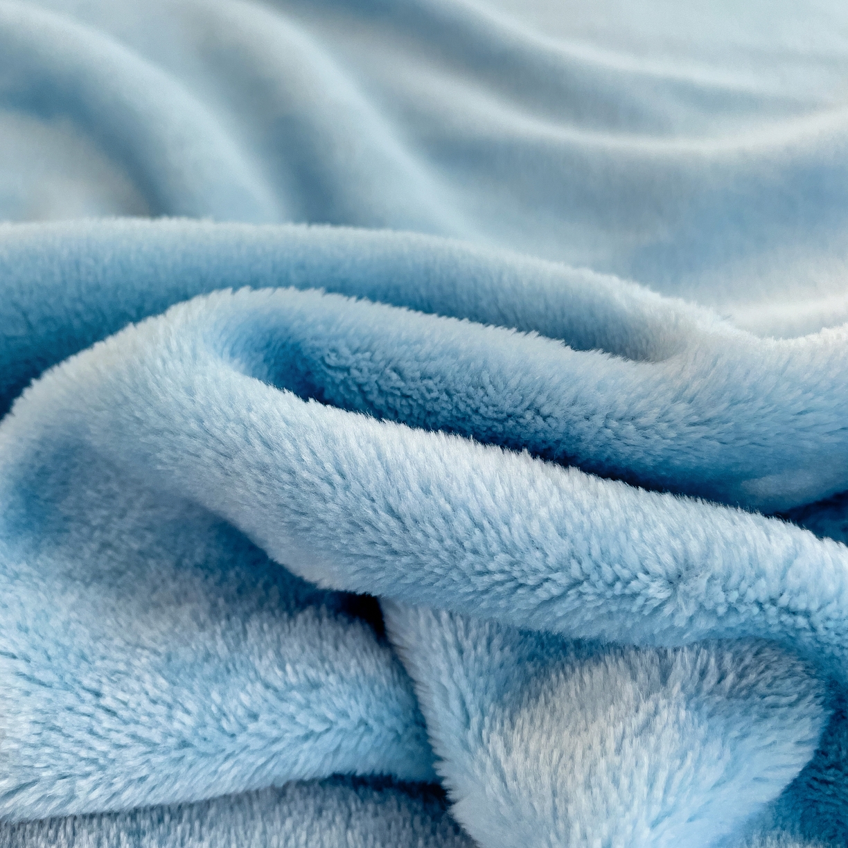 91家纺网 家纺一手货源 找家纺 启发毛毯 2025新款高克重双面牛奶绒盖毯 天蓝