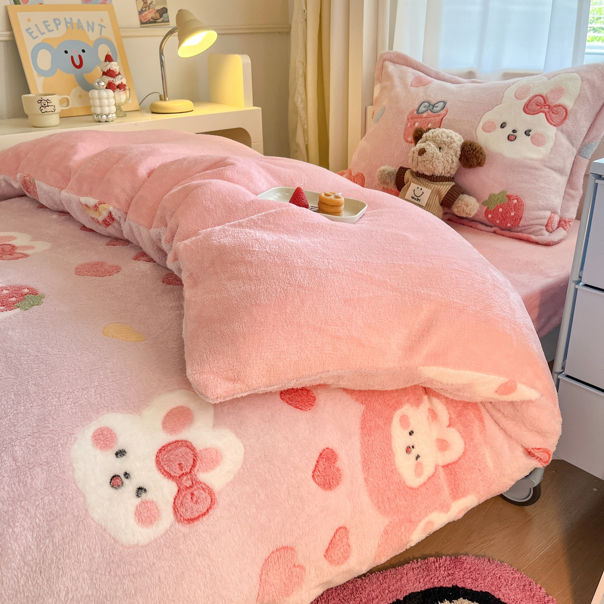 91家纺网 家纺一手货源 找家纺 川悦生活 2025新款雪花绒宿舍床笠款三件套 幸福甜兔