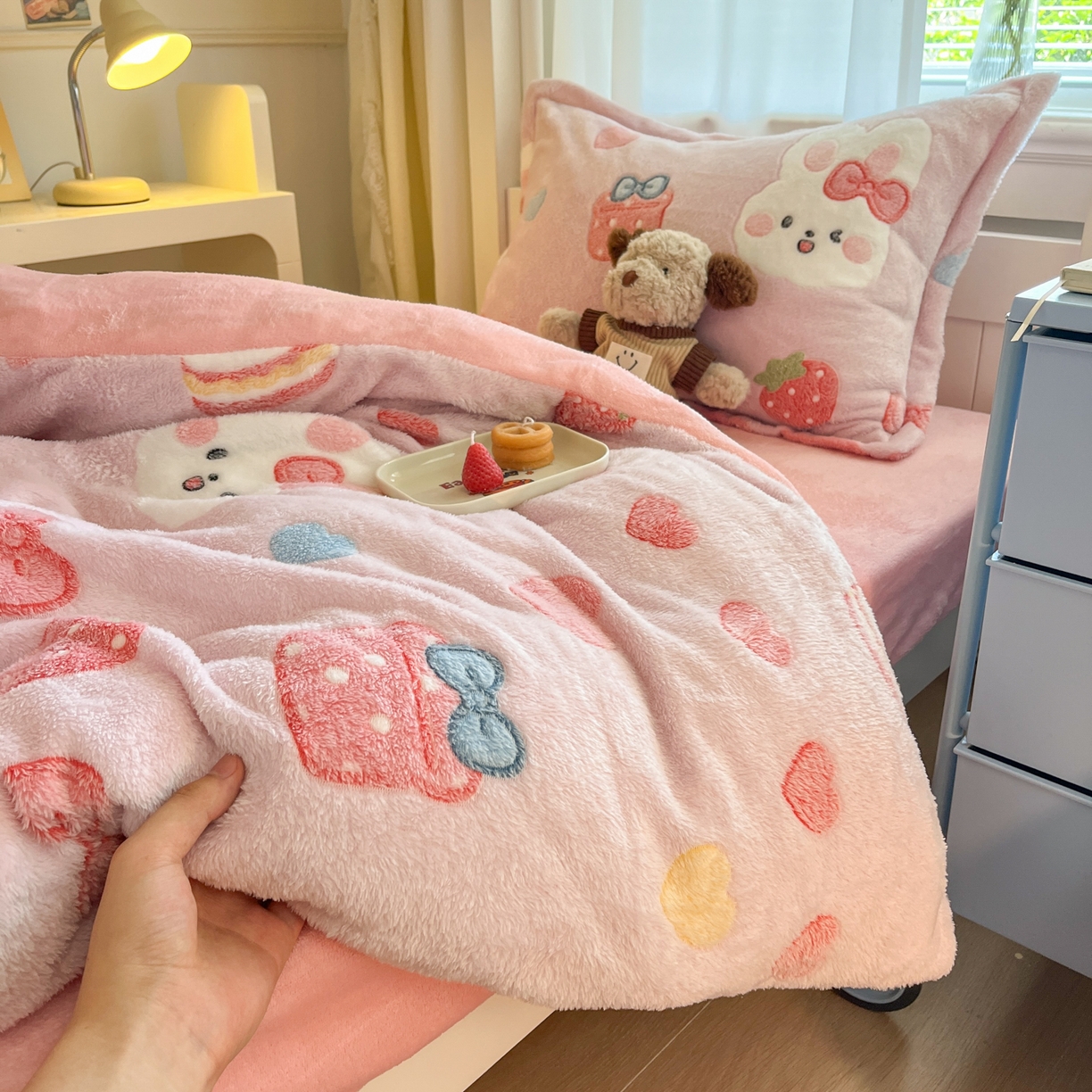 91家纺网 家纺一手货源 找家纺 川悦生活 2025新款雪花绒宿舍床笠款三件套 幸福甜兔