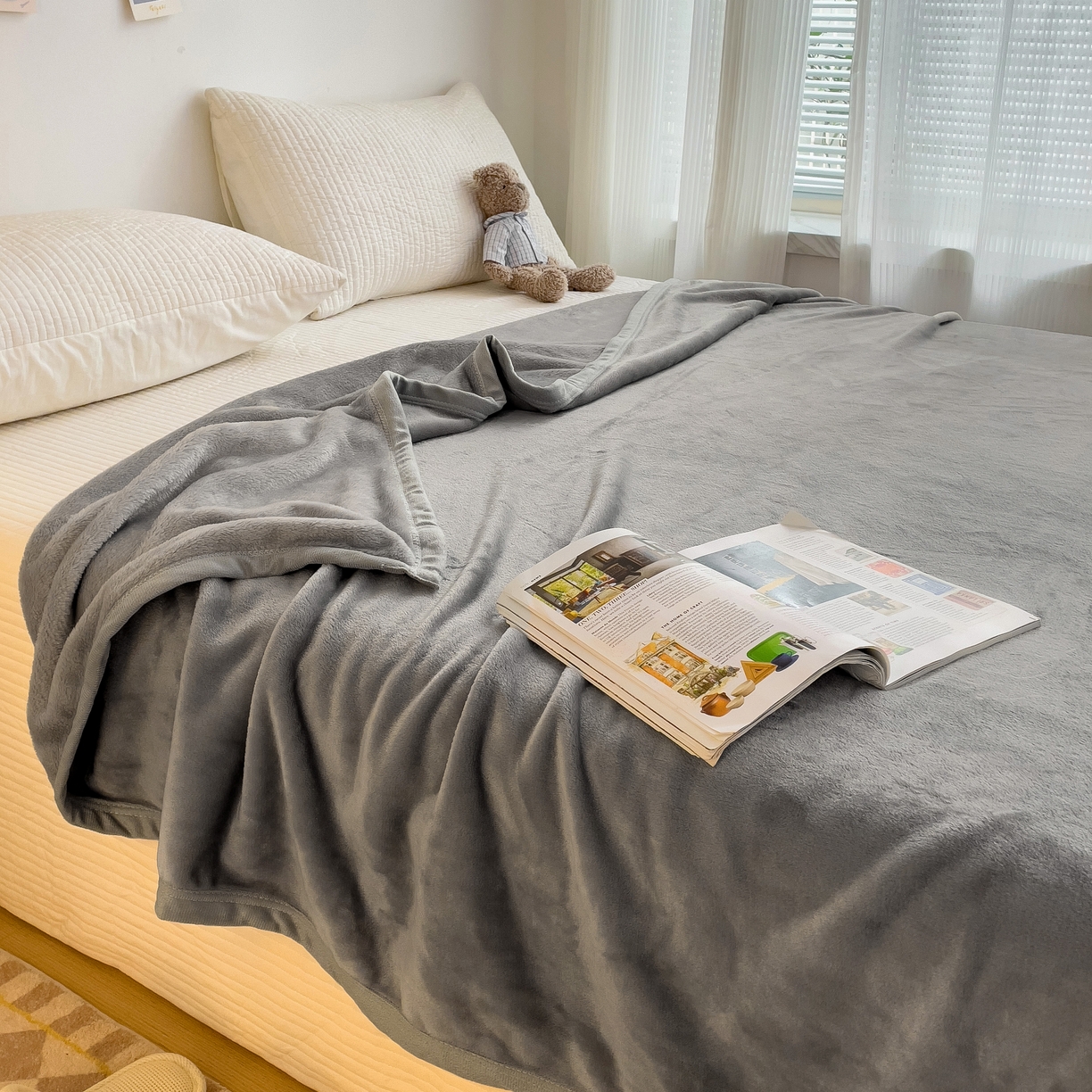 91家纺网 家纺一手货源 找家纺 启发毛毯 2025新款高克重双面牛奶绒盖毯 银灰