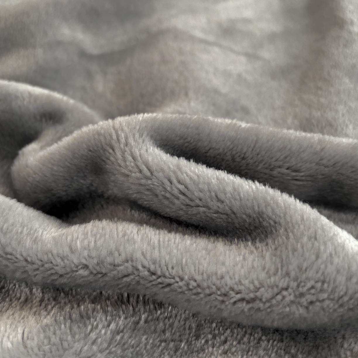 91家纺网 家纺一手货源 找家纺 启发毛毯 2025新款高克重双面牛奶绒盖毯 银灰