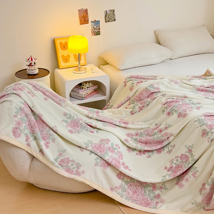 91家纺网 家纺一手货源 找家纺 启发毛毯 2025新款高克重双面牛奶绒盖毯 浪漫花语