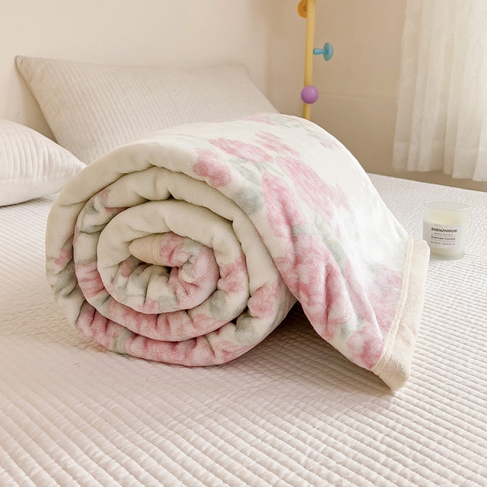 91家纺网 家纺一手货源 找家纺 启发毛毯 2025新款高克重双面牛奶绒盖毯 浪漫花语