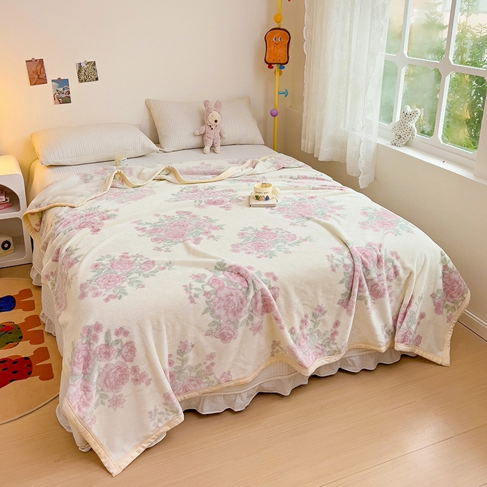 91家纺网 家纺一手货源 找家纺 启发毛毯 2025新款高克重双面牛奶绒盖毯 浪漫花语