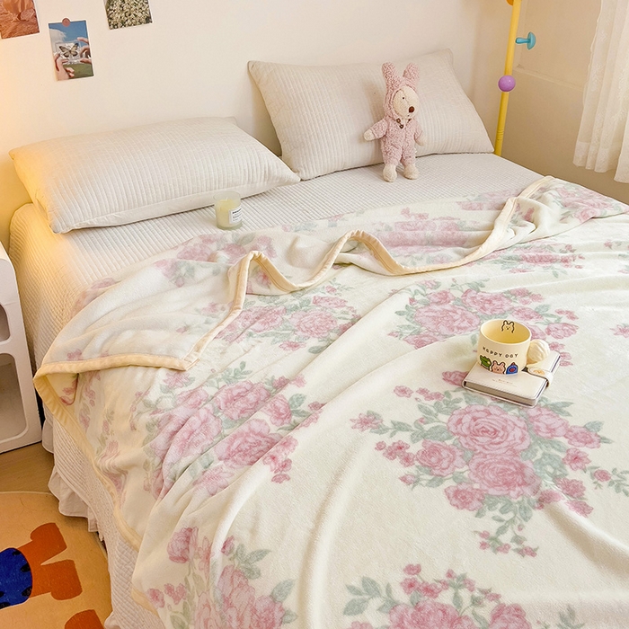 91家纺网 家纺一手货源 找家纺 启发毛毯 2025新款高克重双面牛奶绒盖毯 浪漫花语