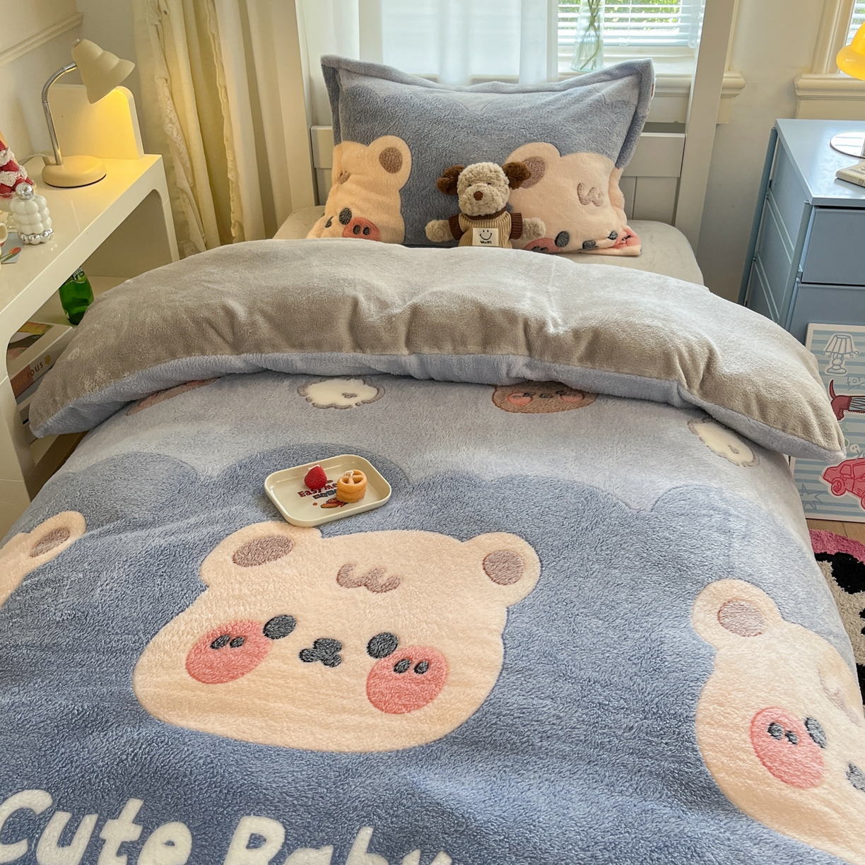 91家纺网 家纺一手货源 找家纺 川悦生活 2025新款雪花绒宿舍床笠款三件套 熊小巴