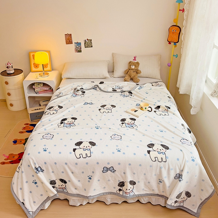 91家纺网 家纺一手货源 找家纺 启发毛毯 2025新款高克重双面牛奶绒盖毯 圆点狗