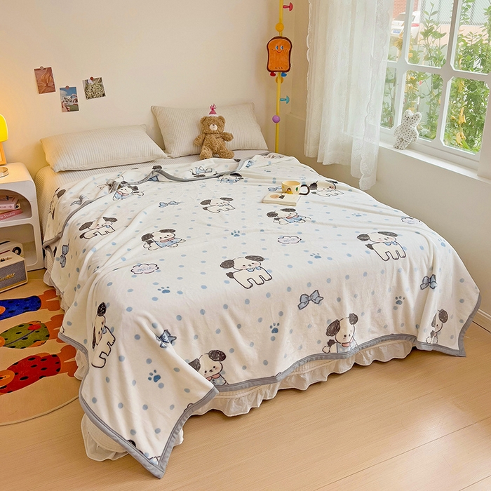 91家纺网 家纺一手货源 找家纺 启发毛毯 2025新款高克重双面牛奶绒盖毯 圆点狗