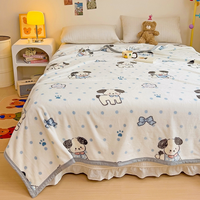 91家纺网 家纺一手货源 找家纺 启发毛毯 2025新款高克重双面牛奶绒盖毯 圆点狗