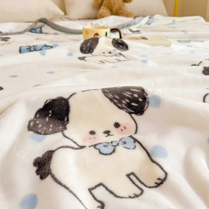 91家纺网 家纺一手货源 找家纺 启发毛毯 2025新款高克重双面牛奶绒盖毯 圆点狗