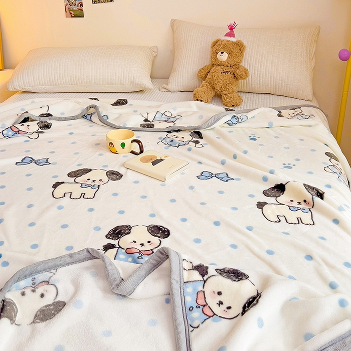 91家纺网 家纺一手货源 找家纺 启发毛毯 2025新款高克重双面牛奶绒盖毯 圆点狗