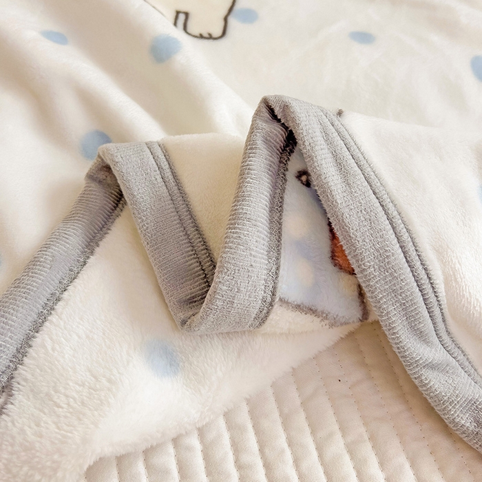 91家纺网 家纺一手货源 找家纺 启发毛毯 2025新款高克重双面牛奶绒盖毯 圆点狗