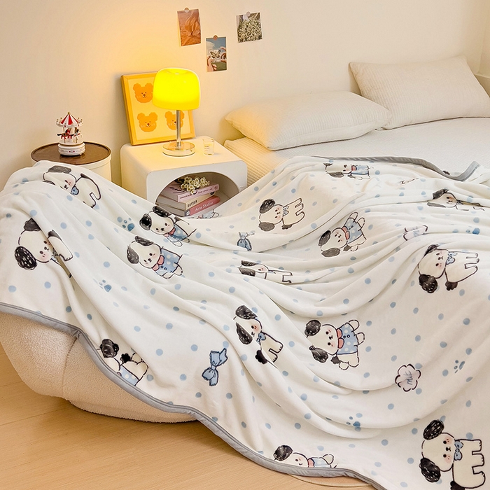 91家纺网 家纺一手货源 找家纺 启发毛毯 2025新款高克重双面牛奶绒盖毯 圆点狗