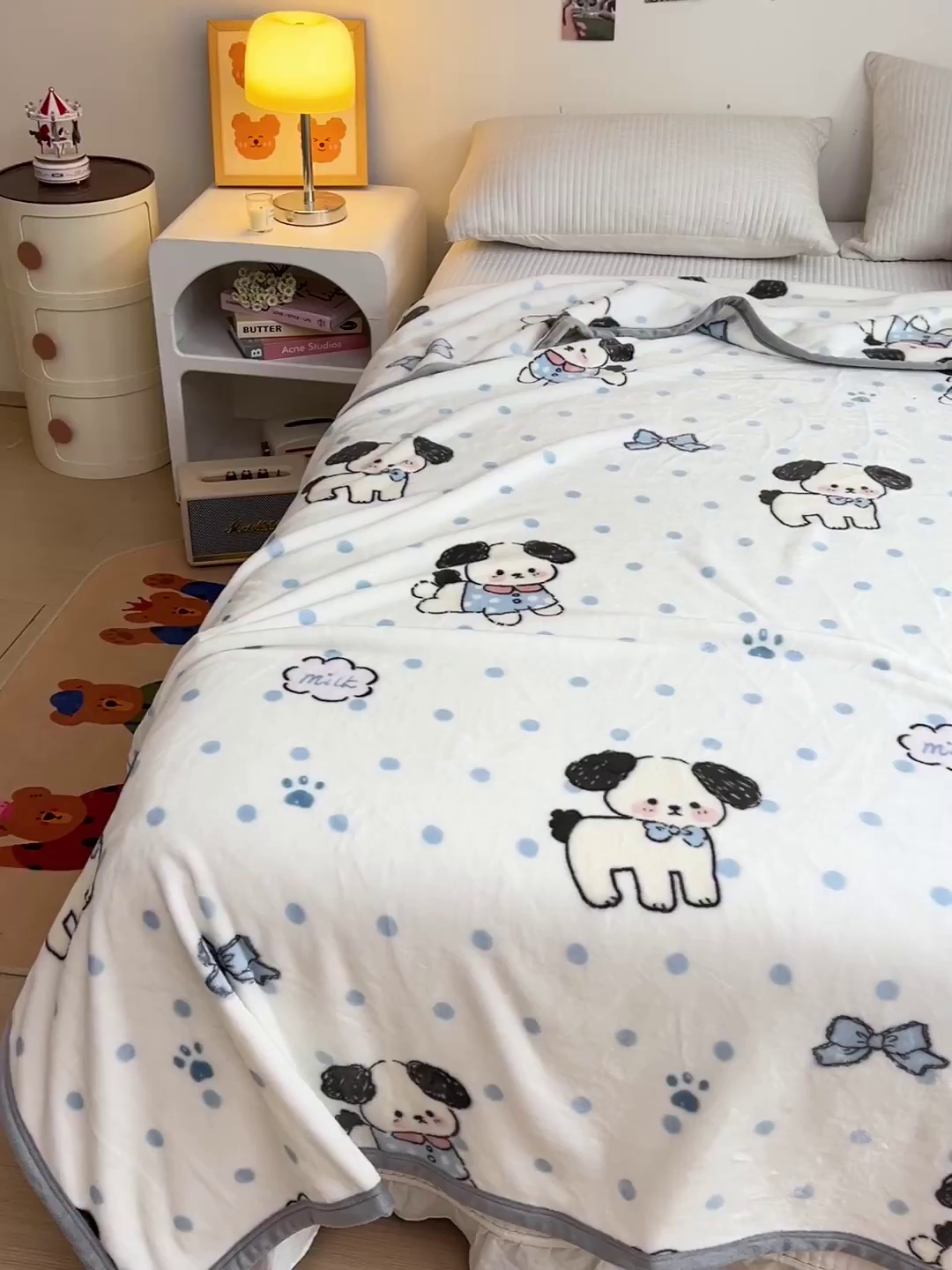 91家纺网 家纺一手货源 找家纺 启发毛毯 2025新款高克重双面牛奶绒盖毯 圆点狗