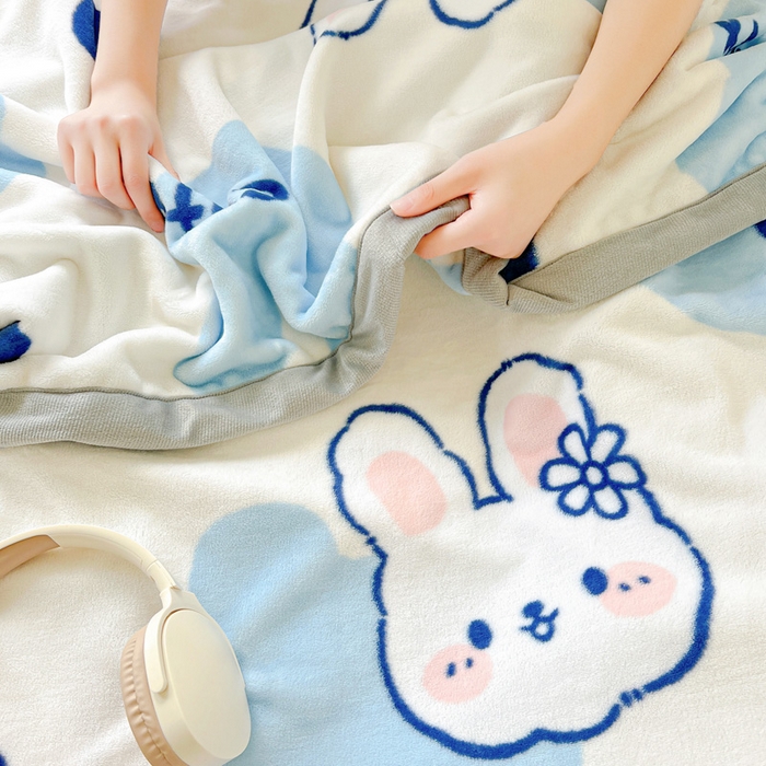 91家纺网 家纺一手货源 找家纺 启发毛毯 2025新款高克重双面牛奶绒盖毯 海盐兔兔