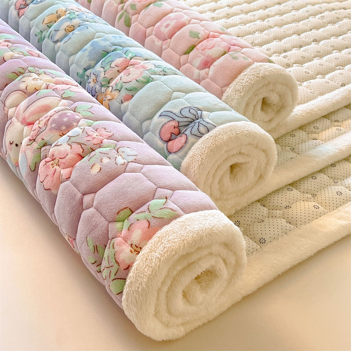 91家纺网 家纺一手货源 找家纺 雯豆家纺 2025新款加厚床垫床褥子牛奶绒床褥床护垫学生宿舍垫子铺底 组合图仅供参考不可下单