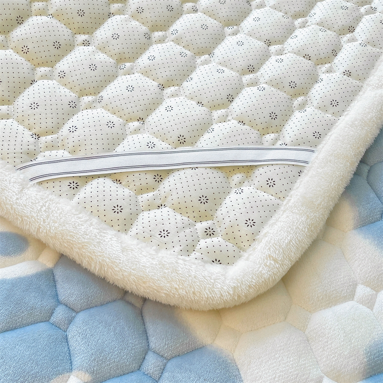 91家纺网 家纺一手货源 找家纺 雯豆家纺 2025新款加厚床垫床褥子牛奶绒床褥床护垫学生宿舍垫子铺底 牛奶绒床褥-爱心云