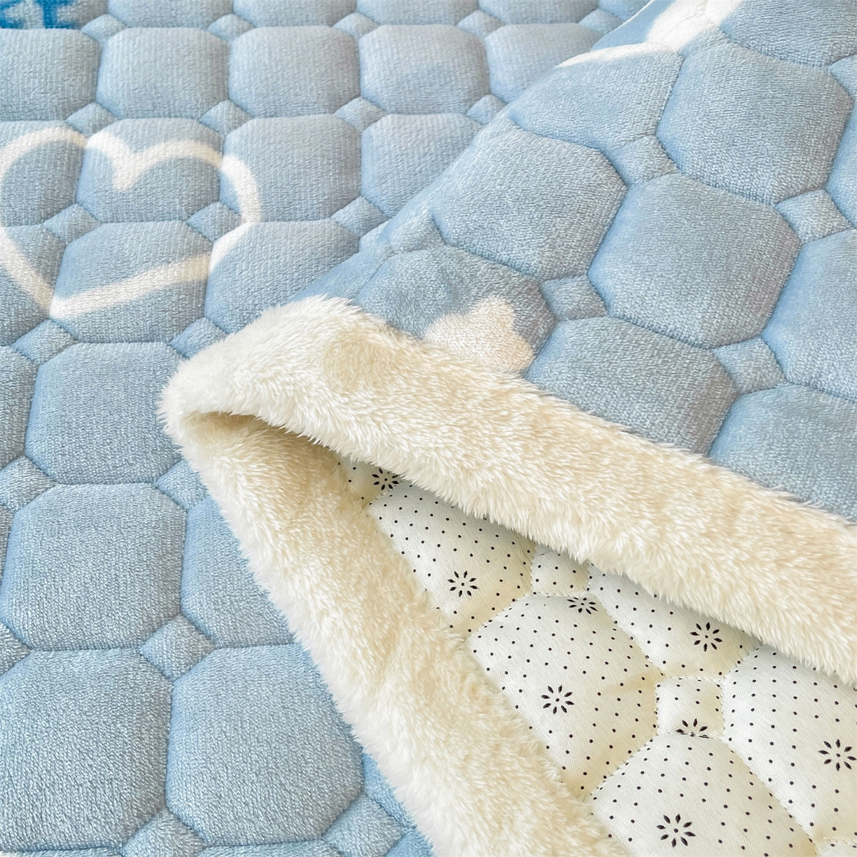 91家纺网 家纺一手货源 找家纺 雯豆家纺 2025新款加厚床垫床褥子牛奶绒床褥床护垫学生宿舍垫子铺底 牛奶绒床褥-爱心云