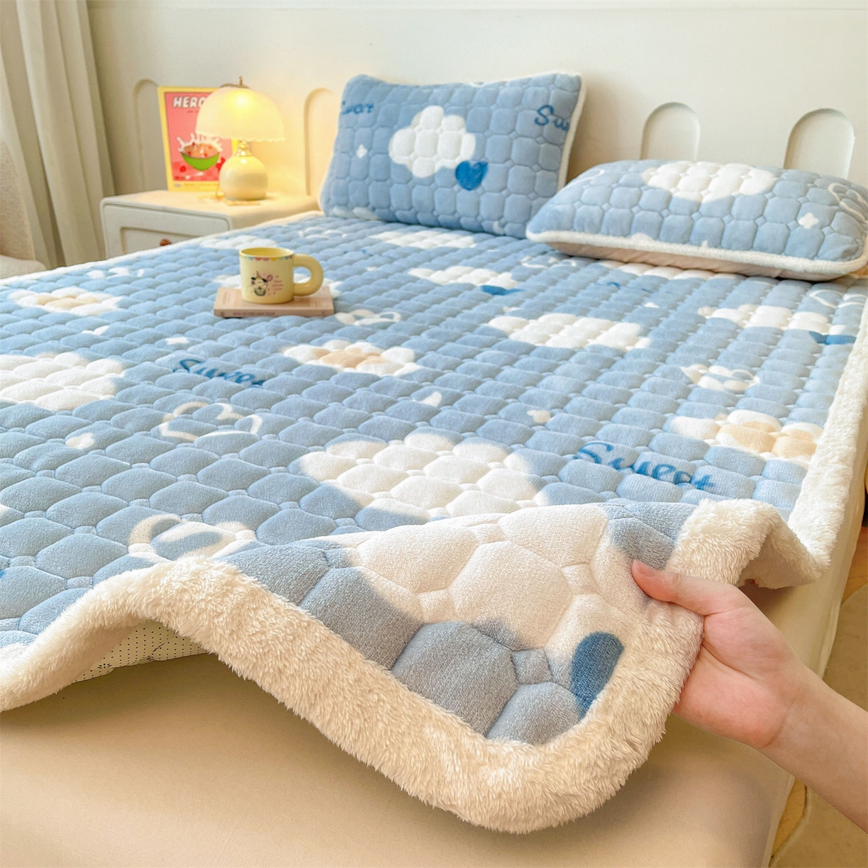 91家纺网 家纺一手货源 找家纺 雯豆家纺 2025新款加厚床垫床褥子牛奶绒床褥床护垫学生宿舍垫子铺底 牛奶绒床褥-爱心云