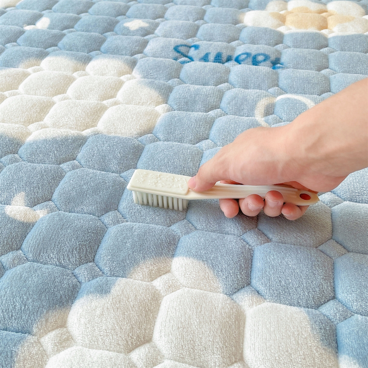 91家纺网 家纺一手货源 找家纺 雯豆家纺 2025新款加厚床垫床褥子牛奶绒床褥床护垫学生宿舍垫子铺底 牛奶绒床褥-爱心云