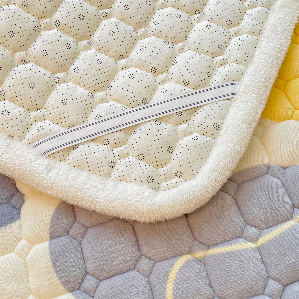 91家纺网 家纺一手货源 找家纺 雯豆家纺 2025新款加厚床垫床褥子牛奶绒床褥床护垫学生宿舍垫子铺底 牛奶绒床褥-斑点星星