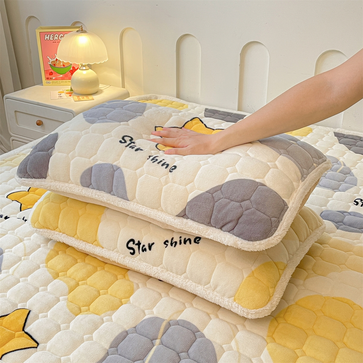 91家纺网 家纺一手货源 找家纺 雯豆家纺 2025新款加厚床垫床褥子牛奶绒床褥床护垫学生宿舍垫子铺底 牛奶绒床褥-斑点星星